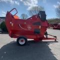 JF 450 Trailed bale shredder