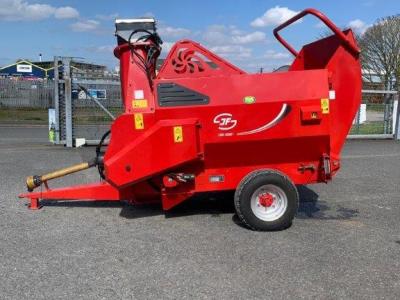 JF 450 Trailed bale shredder